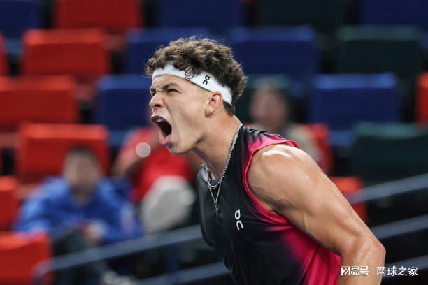 防守坚定 防守坚定